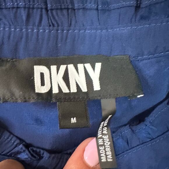 DKNY Women's Sleeveless 1/2 Placket Ruffle Trim Blouse Size M In Navy - Picture 3 of 7